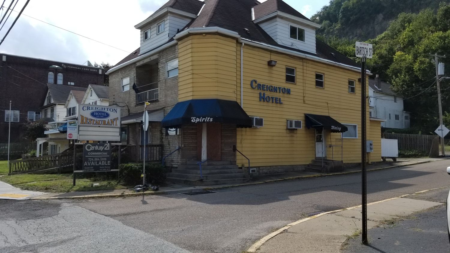 Creighton Hotel: 995 Freeport Rd, Creighton, PA 15030